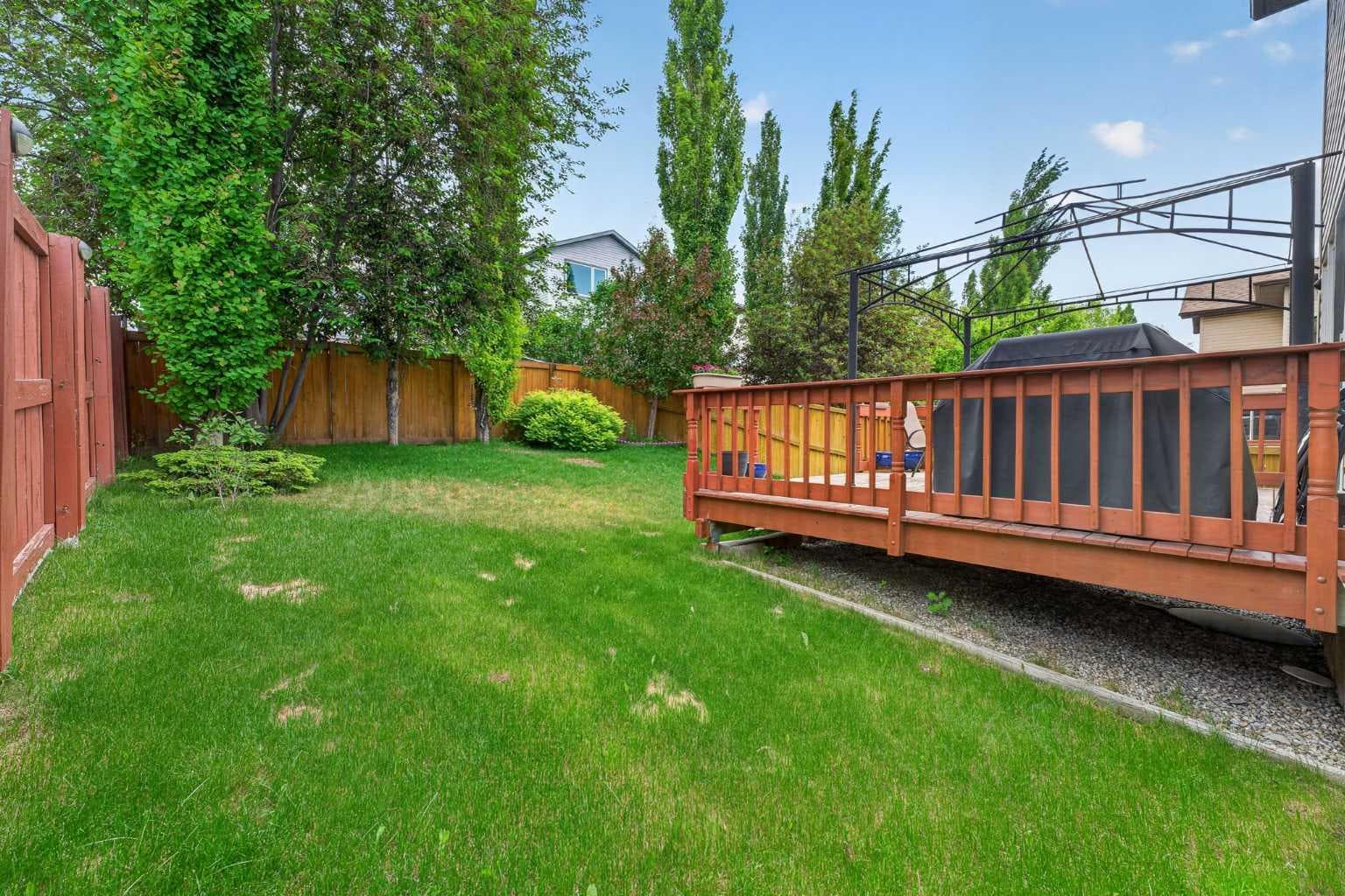 60 Tuscany Ridge Crescent NW