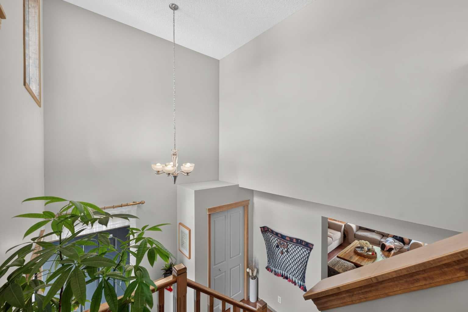 60 Tuscany Ridge Crescent NW