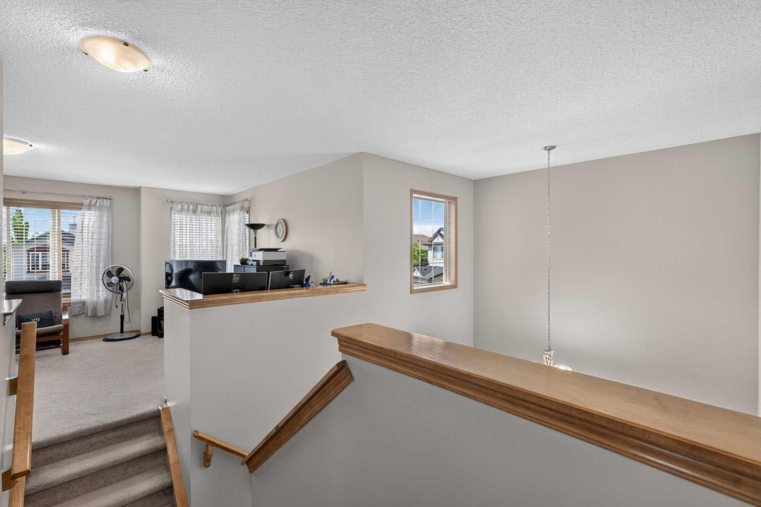 60 Tuscany Ridge Crescent NW
