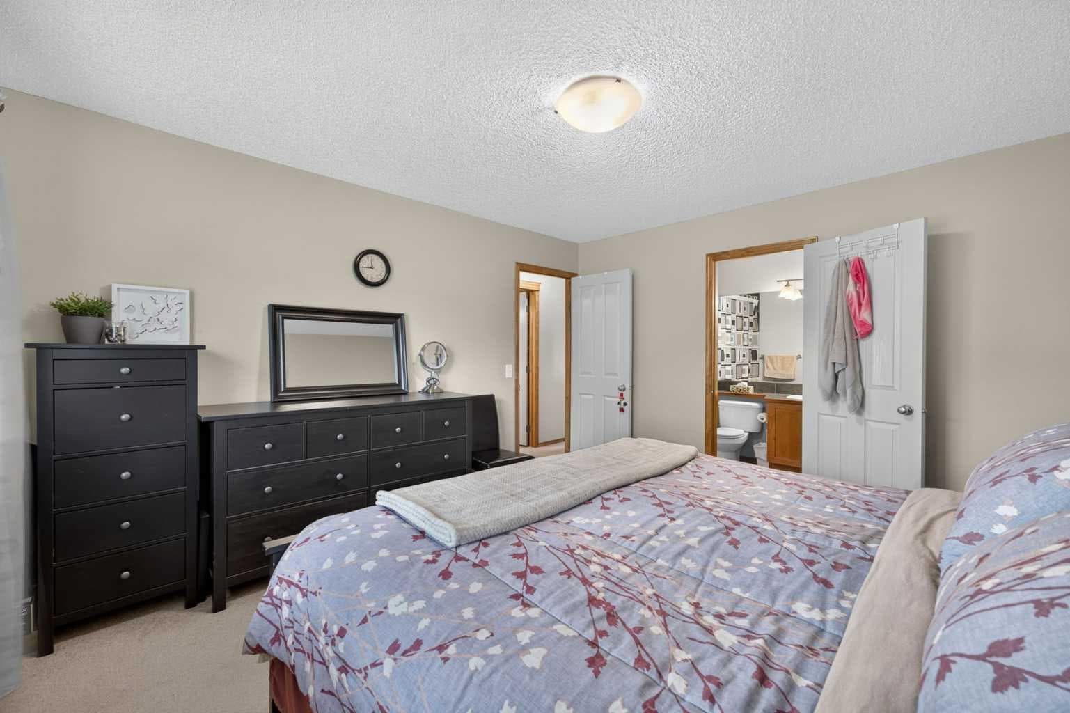 60 Tuscany Ridge Crescent NW