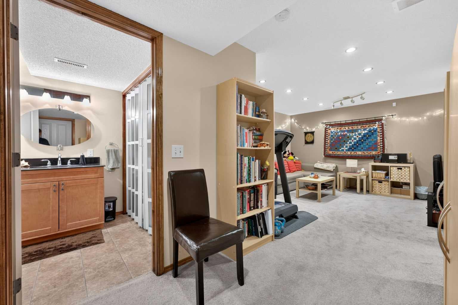 60 Tuscany Ridge Crescent NW