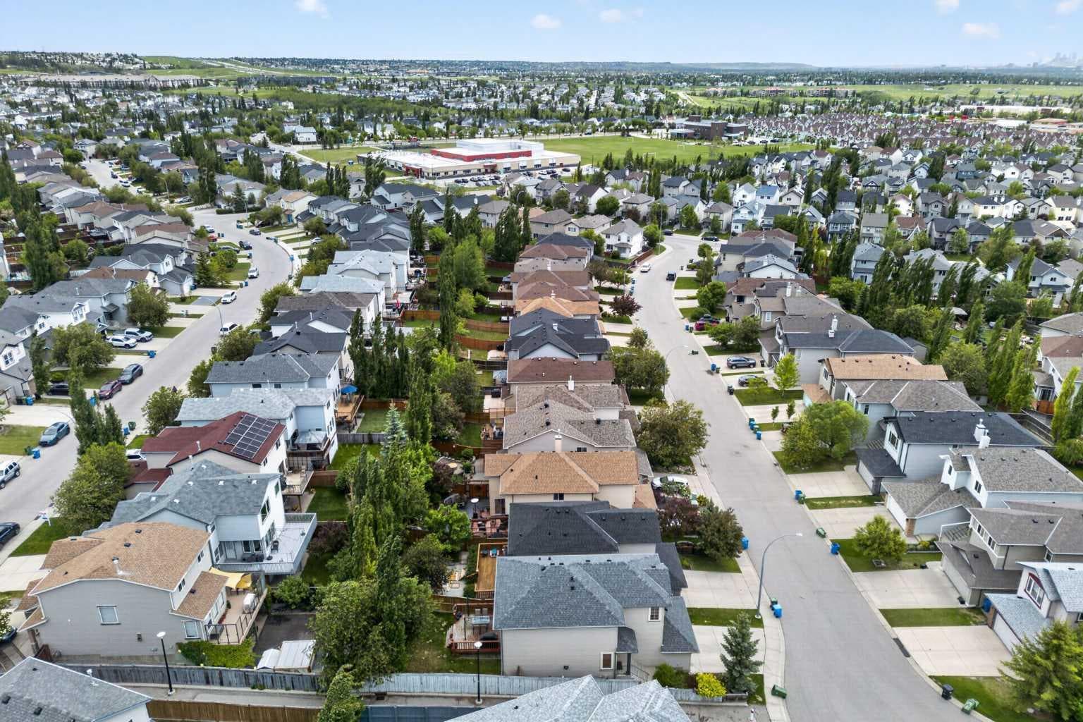60 Tuscany Ridge Crescent NW