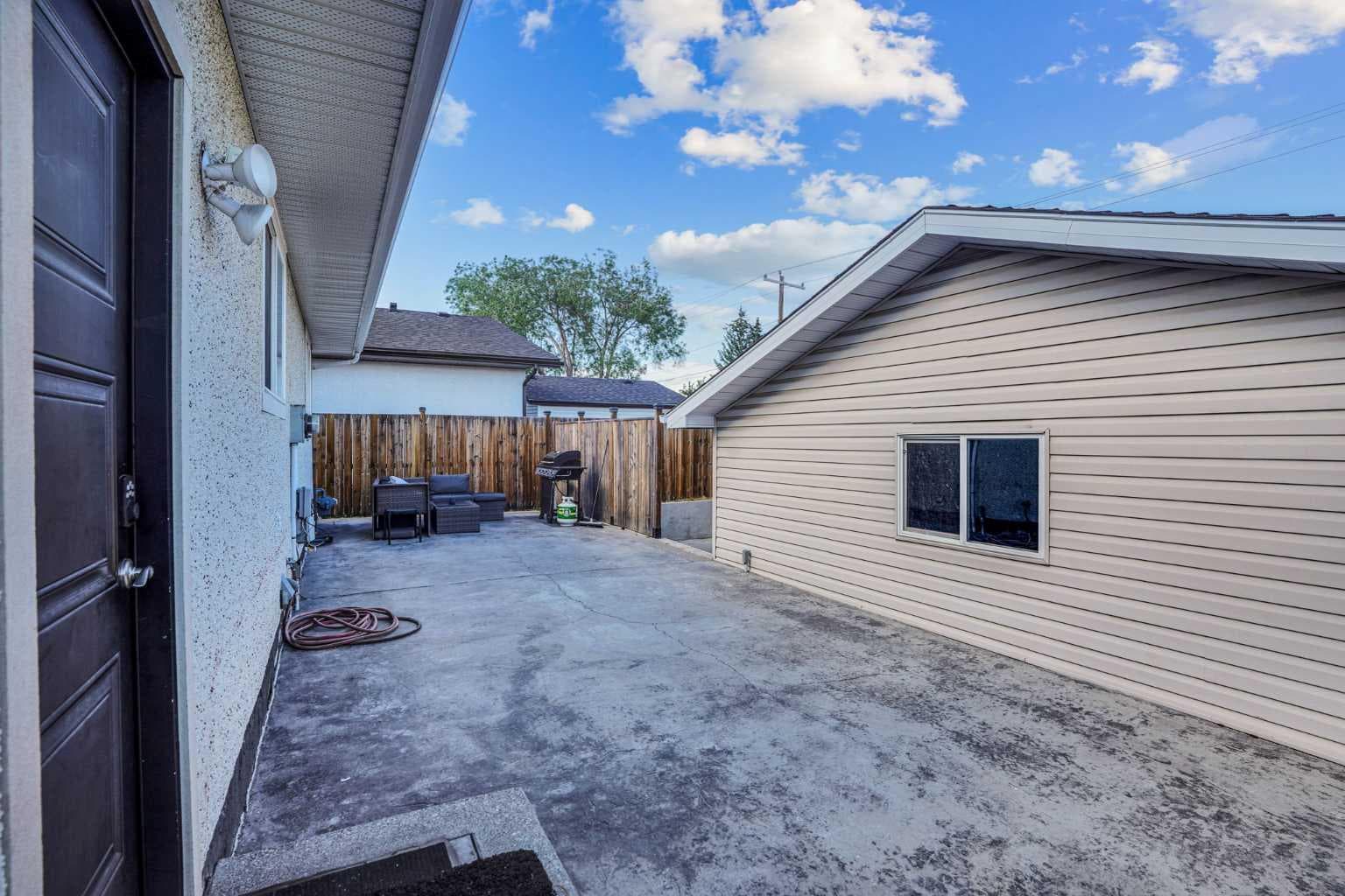 1527 Maitland Drive NE