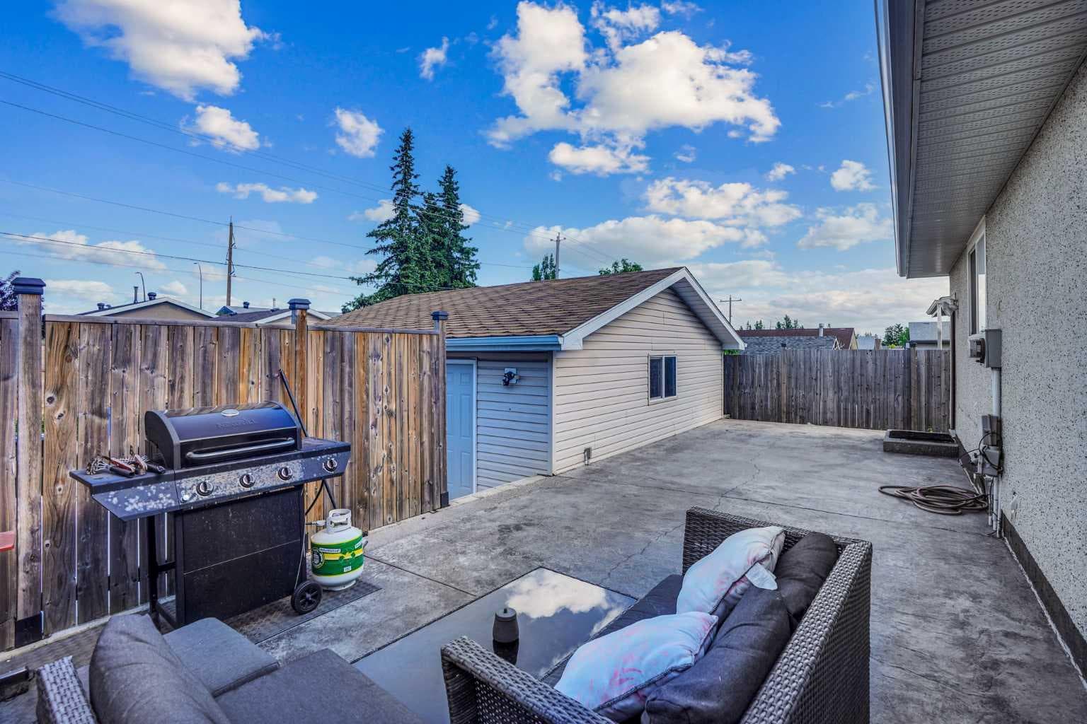1527 Maitland Drive NE