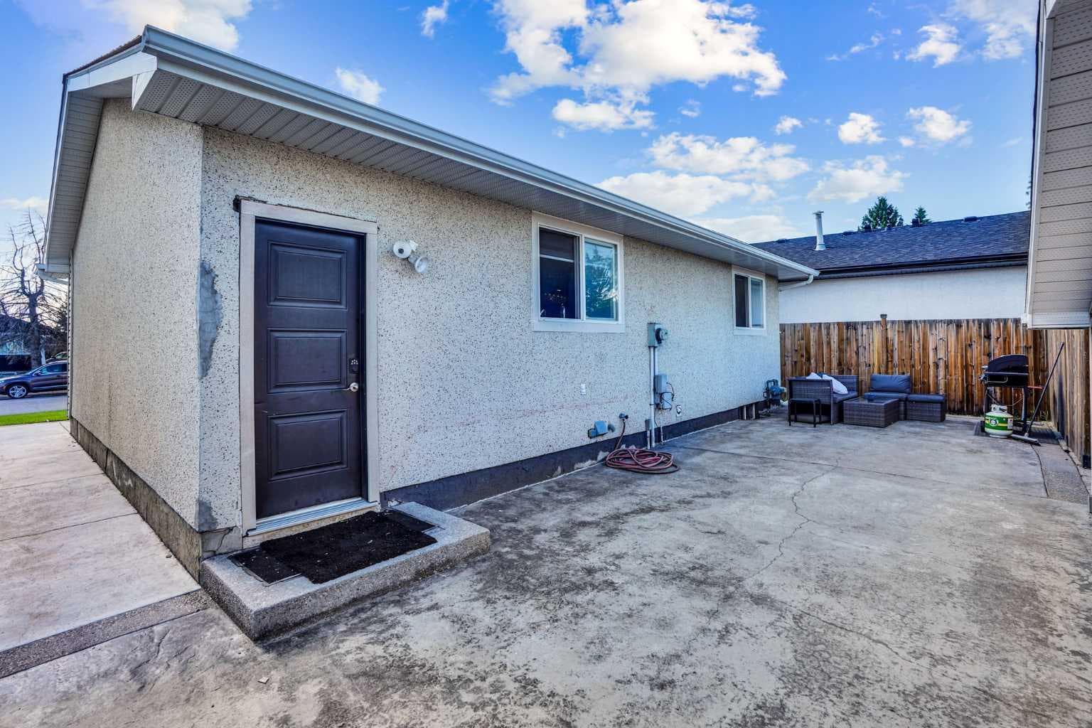1527 Maitland Drive NE