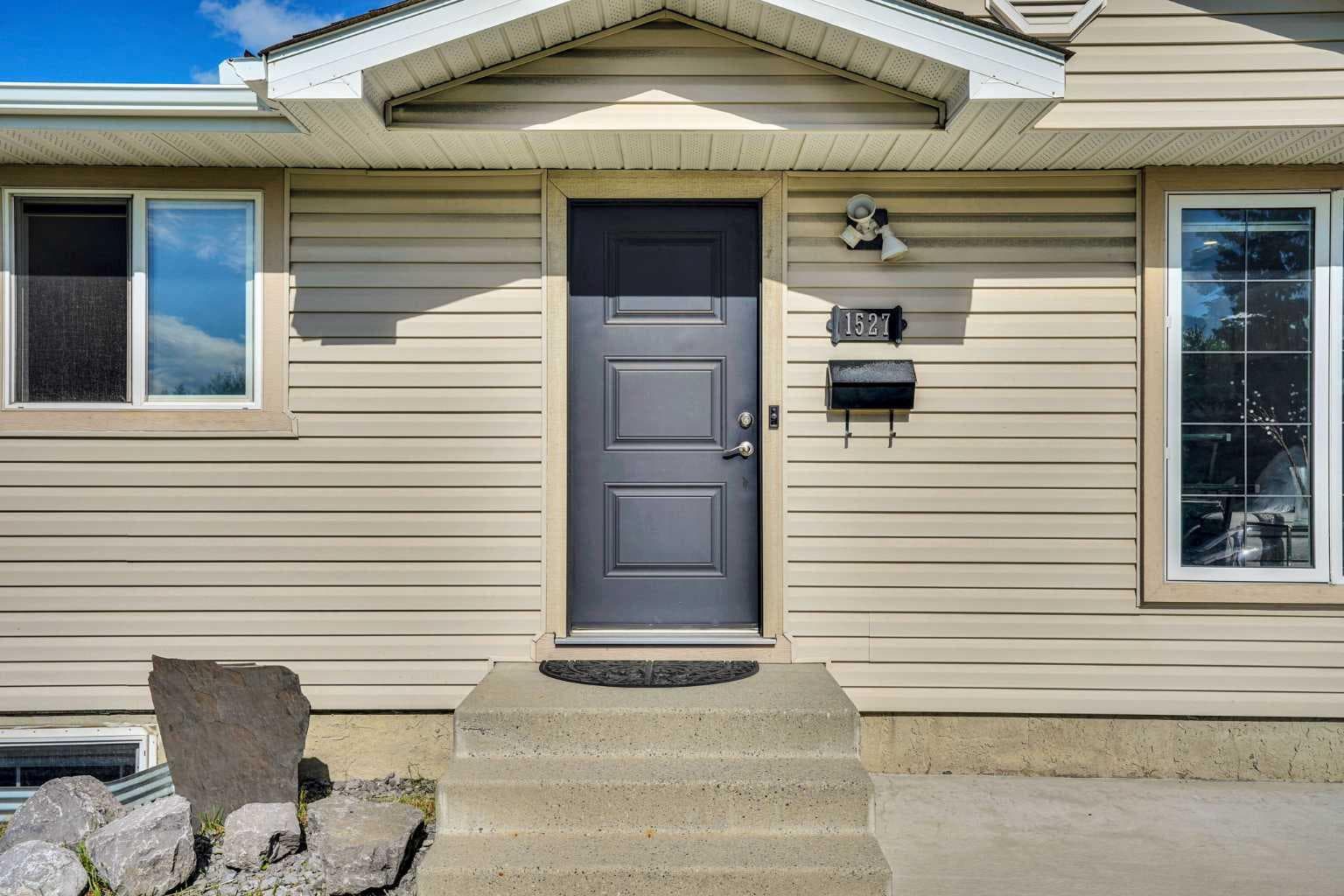 1527 Maitland Drive NE