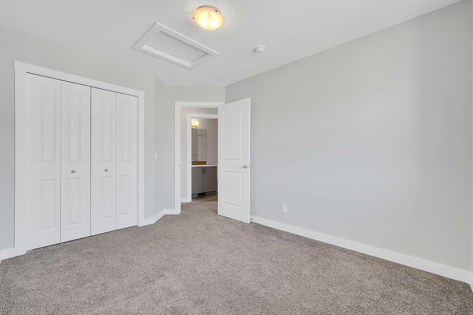 125 Edith Gate NW