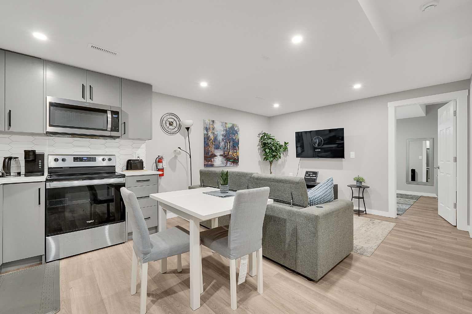 125 Edith Gate NW