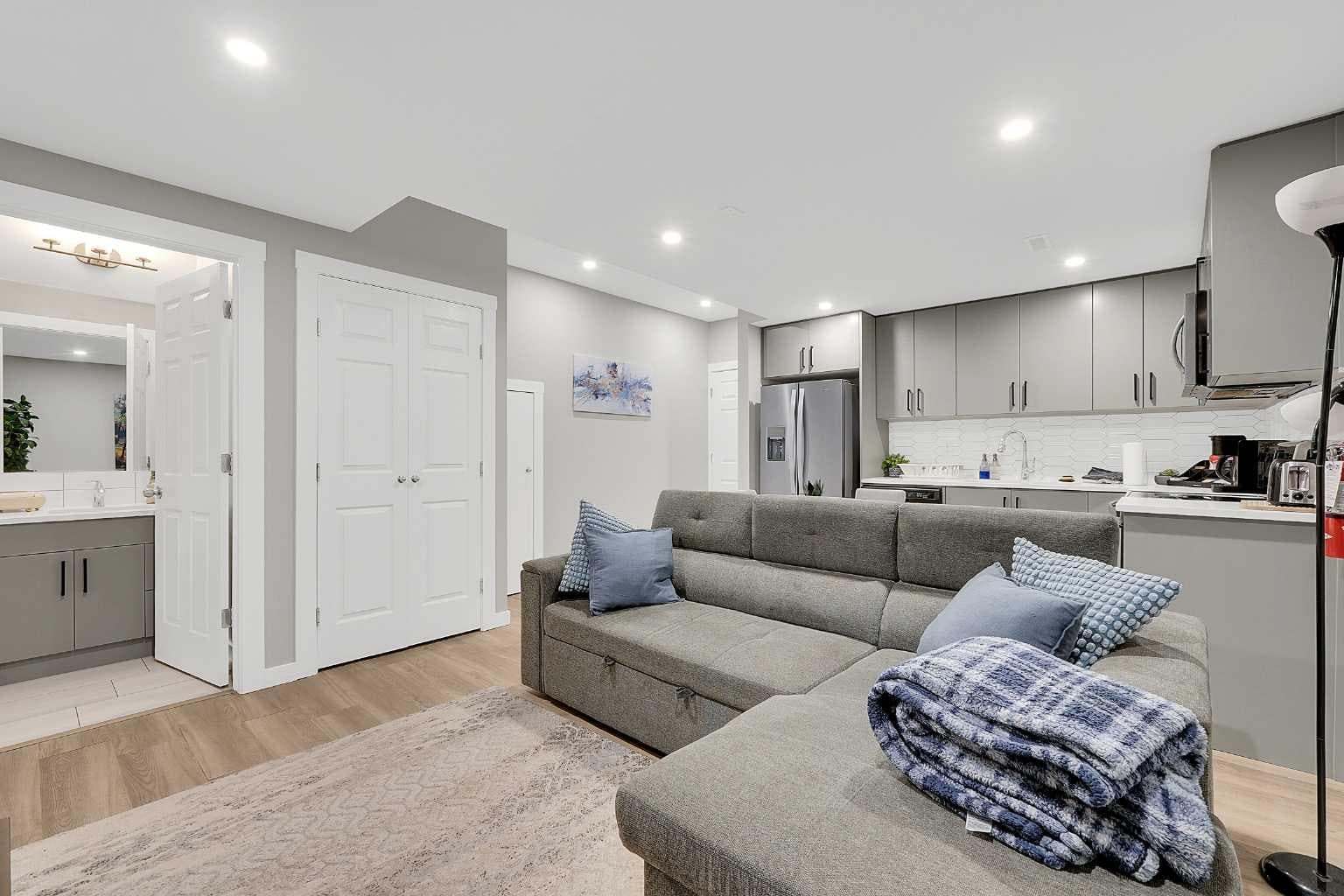 125 Edith Gate NW