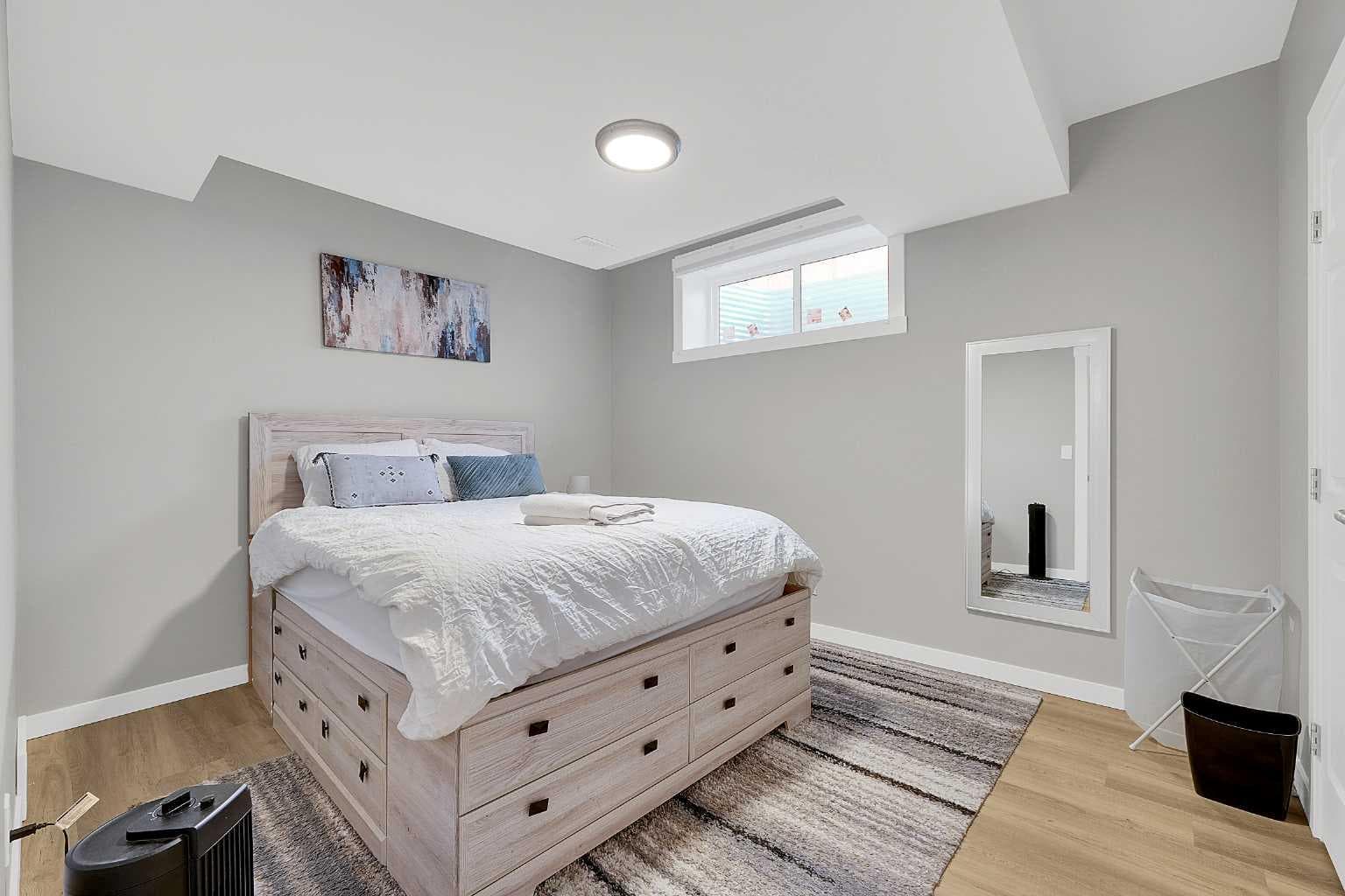 125 Edith Gate NW