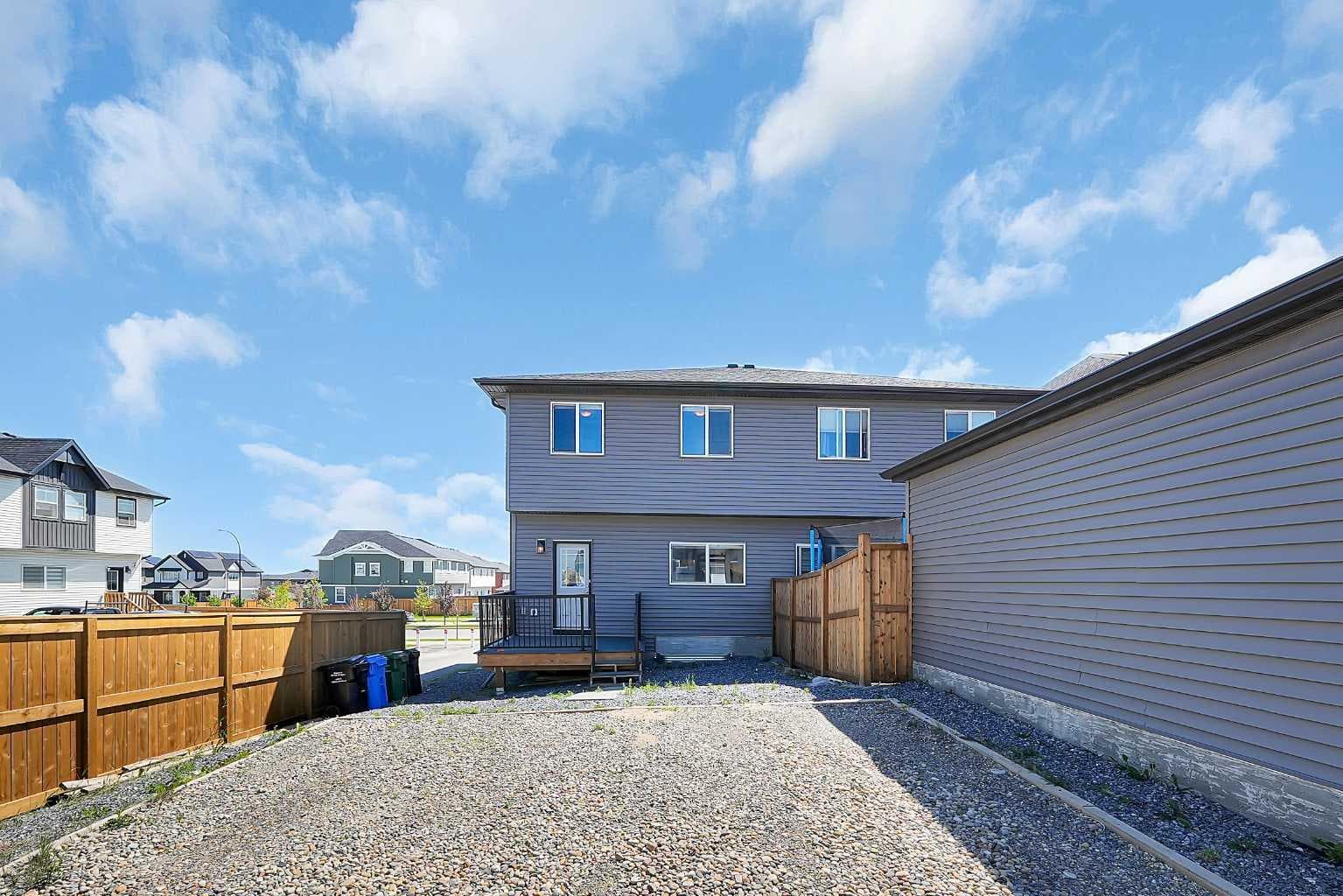 125 Edith Gate NW