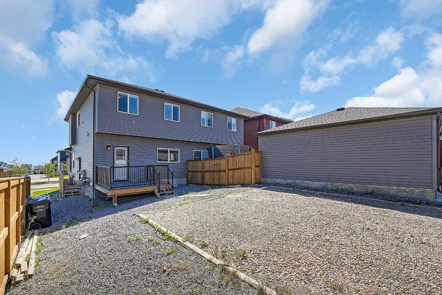 125 Edith Gate NW