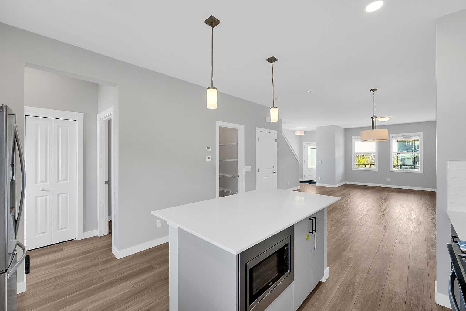 125 Edith Gate NW