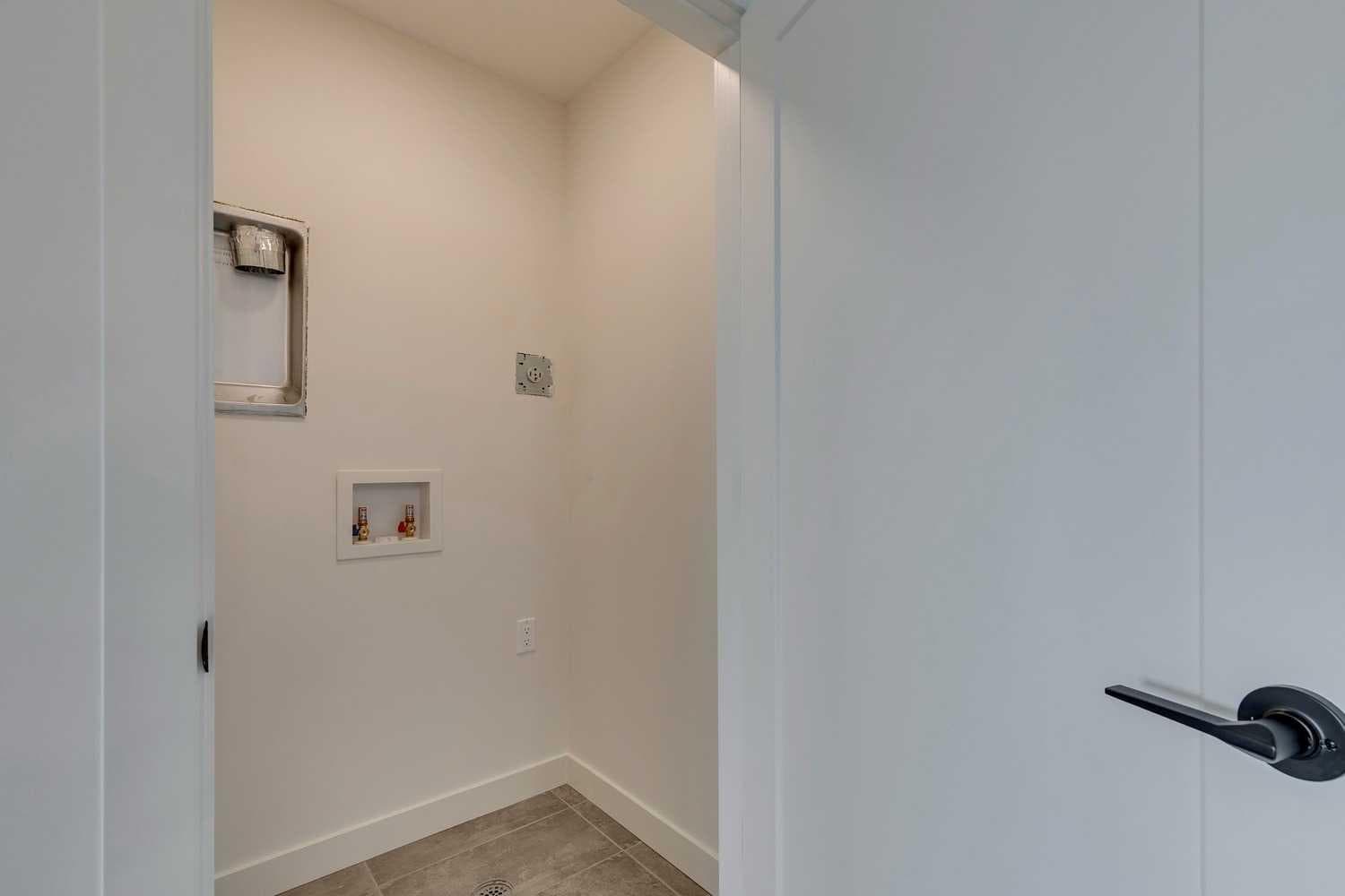 802, 195 Belvedere Drive SE