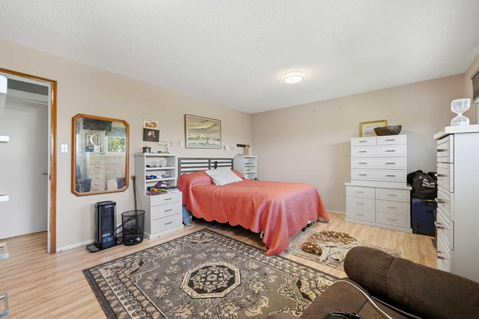 283080 & 283082 Township Road 254  