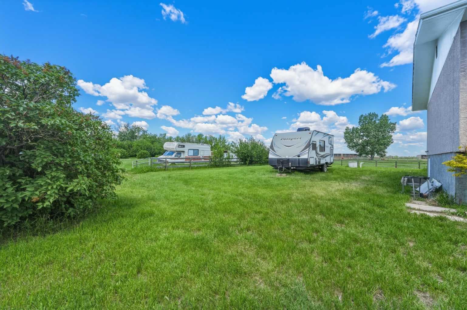 283080 & 283082 Township Road 254  