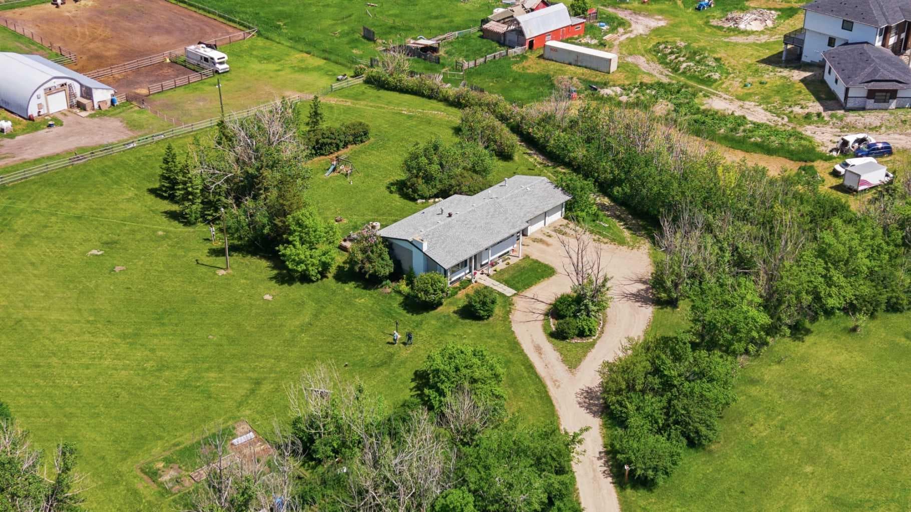 283080 & 283082 Township Road 254  