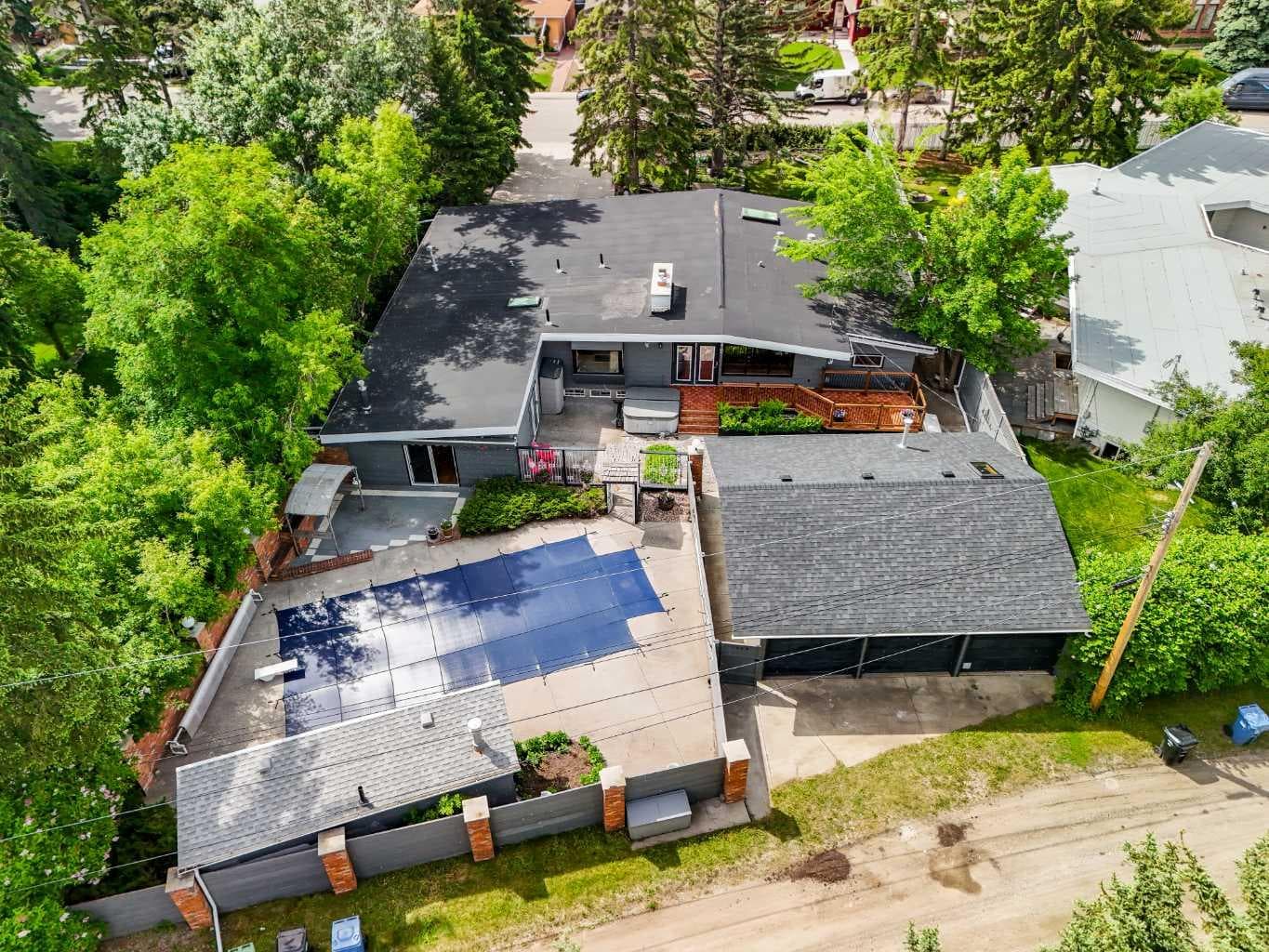 1408 104 Avenue SW