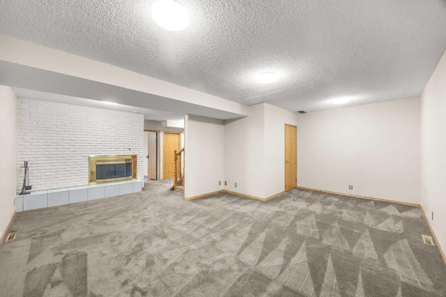1408 104 Avenue SW