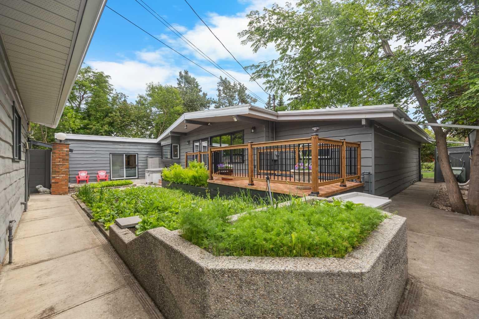 1408 104 Avenue SW