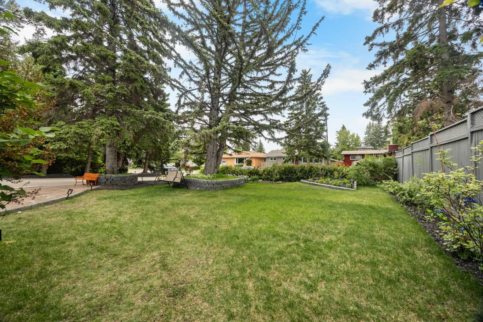 1408 104 Avenue SW
