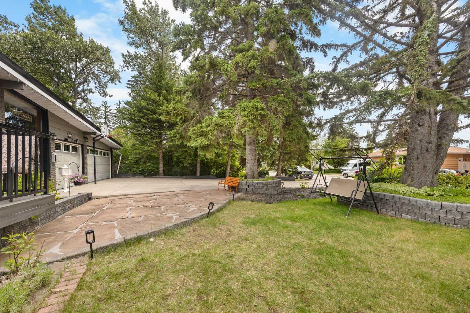 1408 104 Avenue SW