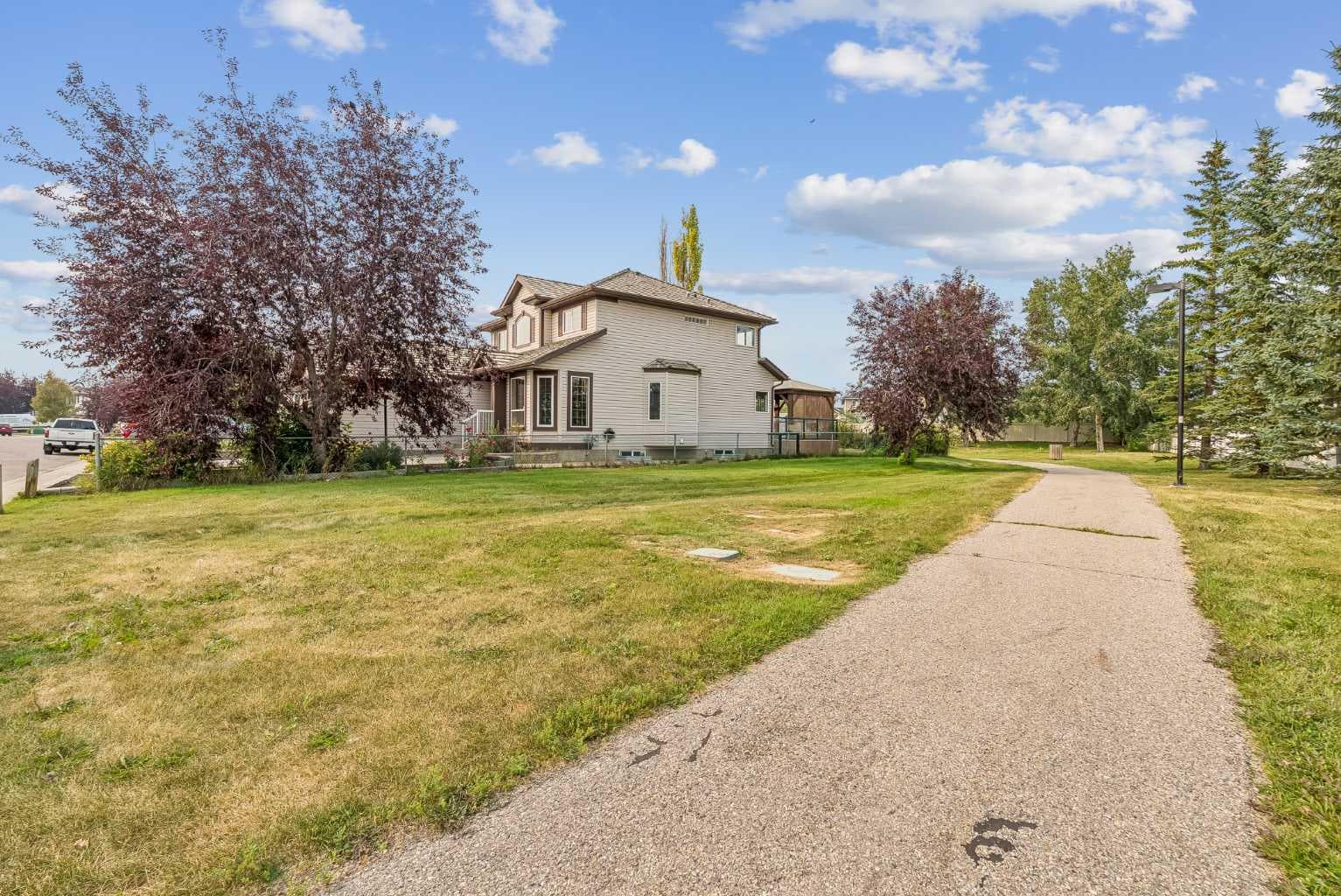 1116 Woodside Way NW