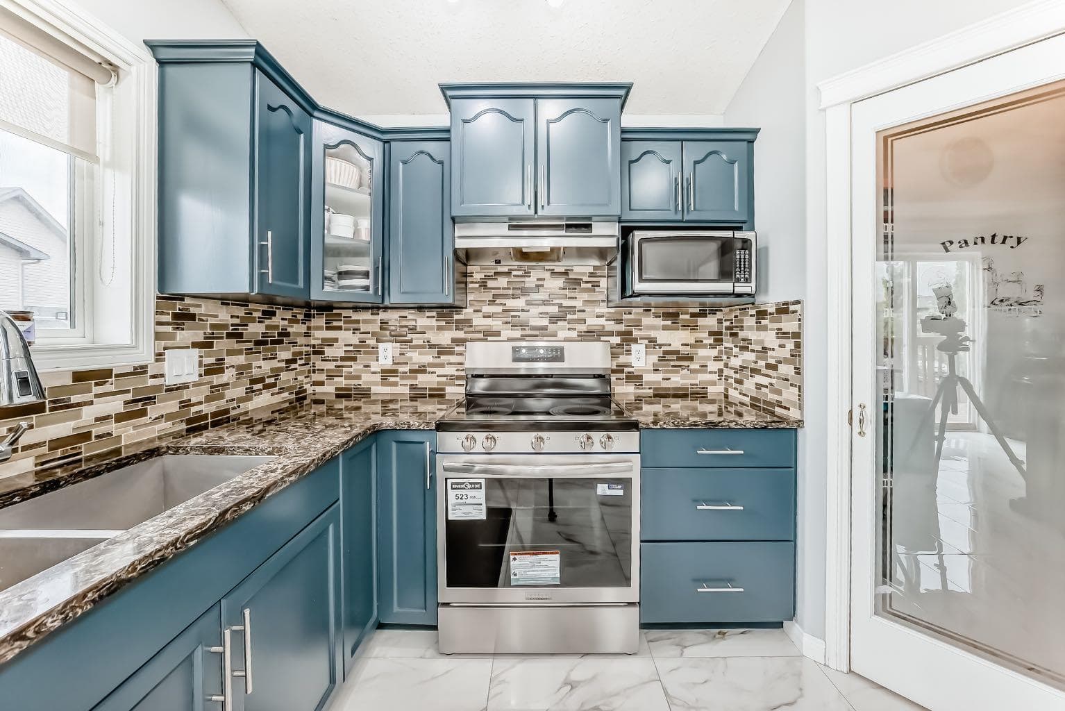 98 Canoe Square SW