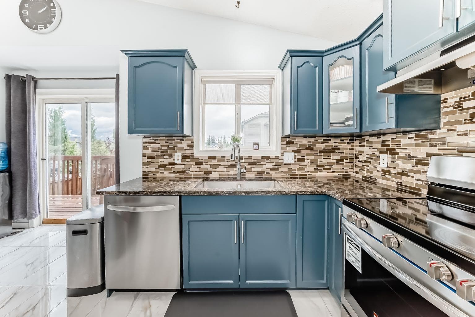 98 Canoe Square SW