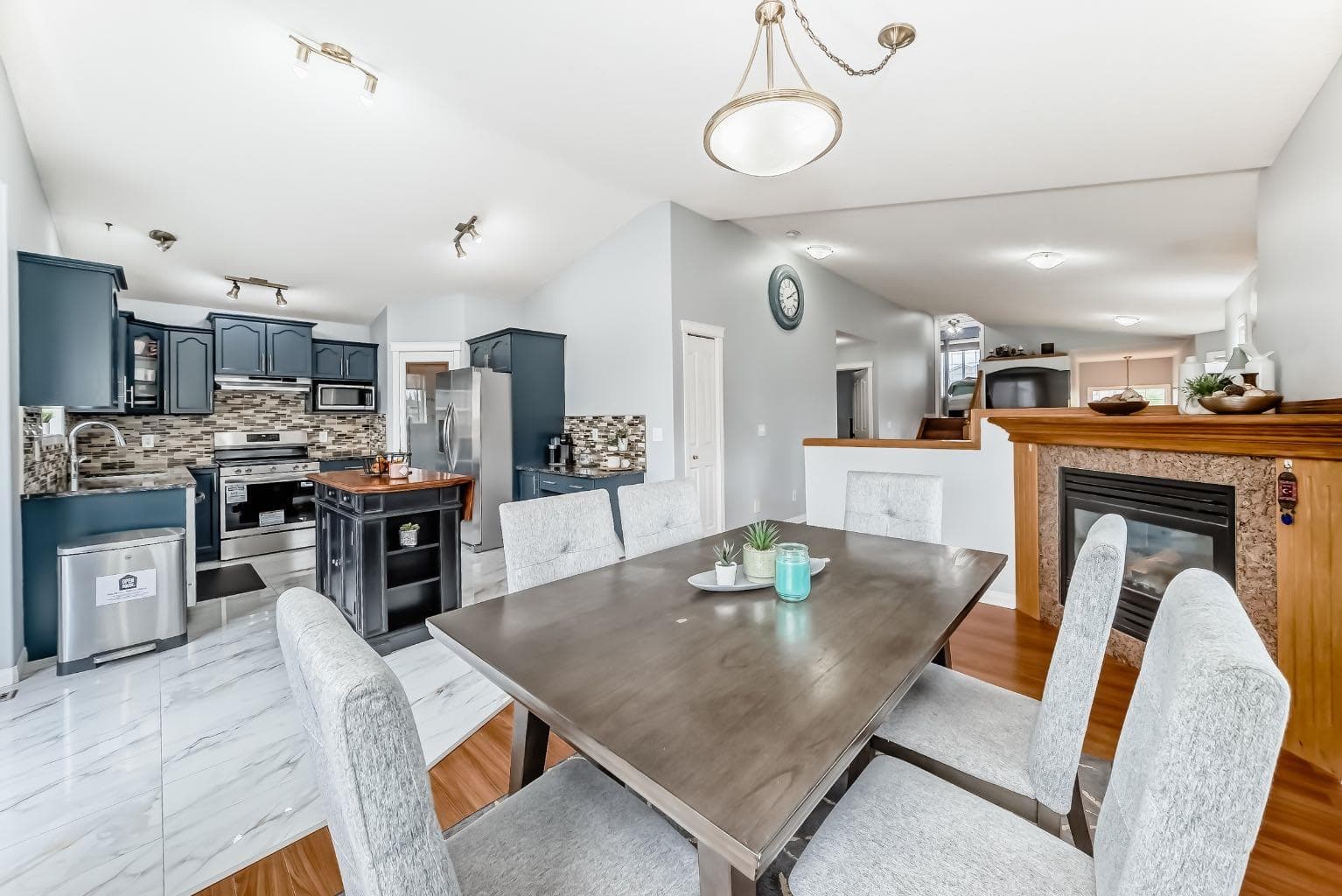 98 Canoe Square SW