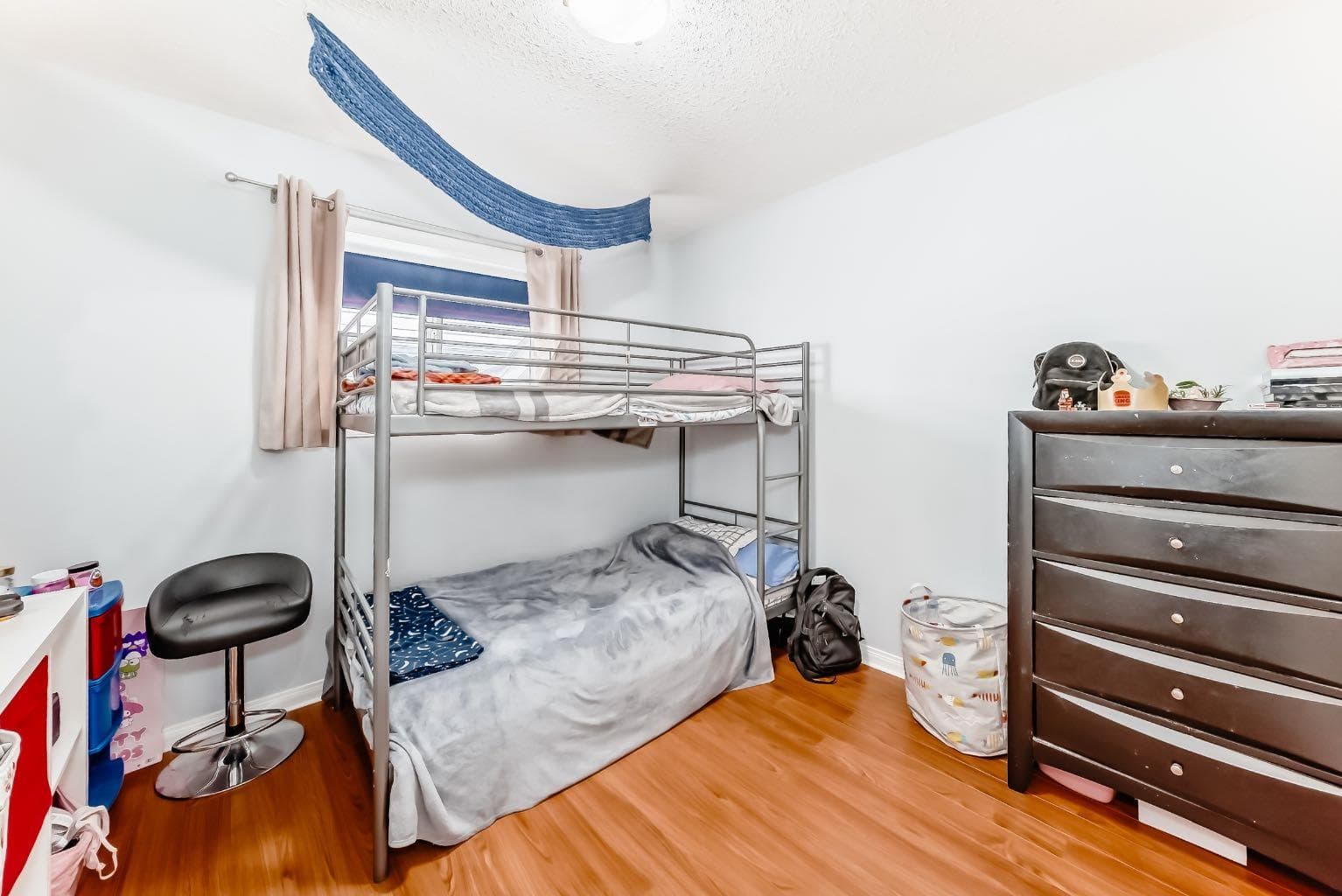 98 Canoe Square SW