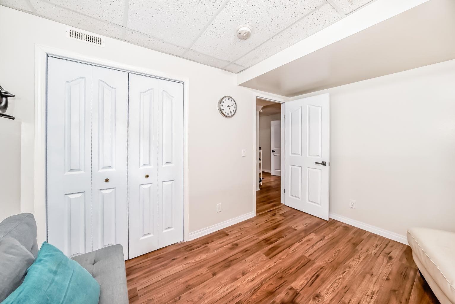98 Canoe Square SW