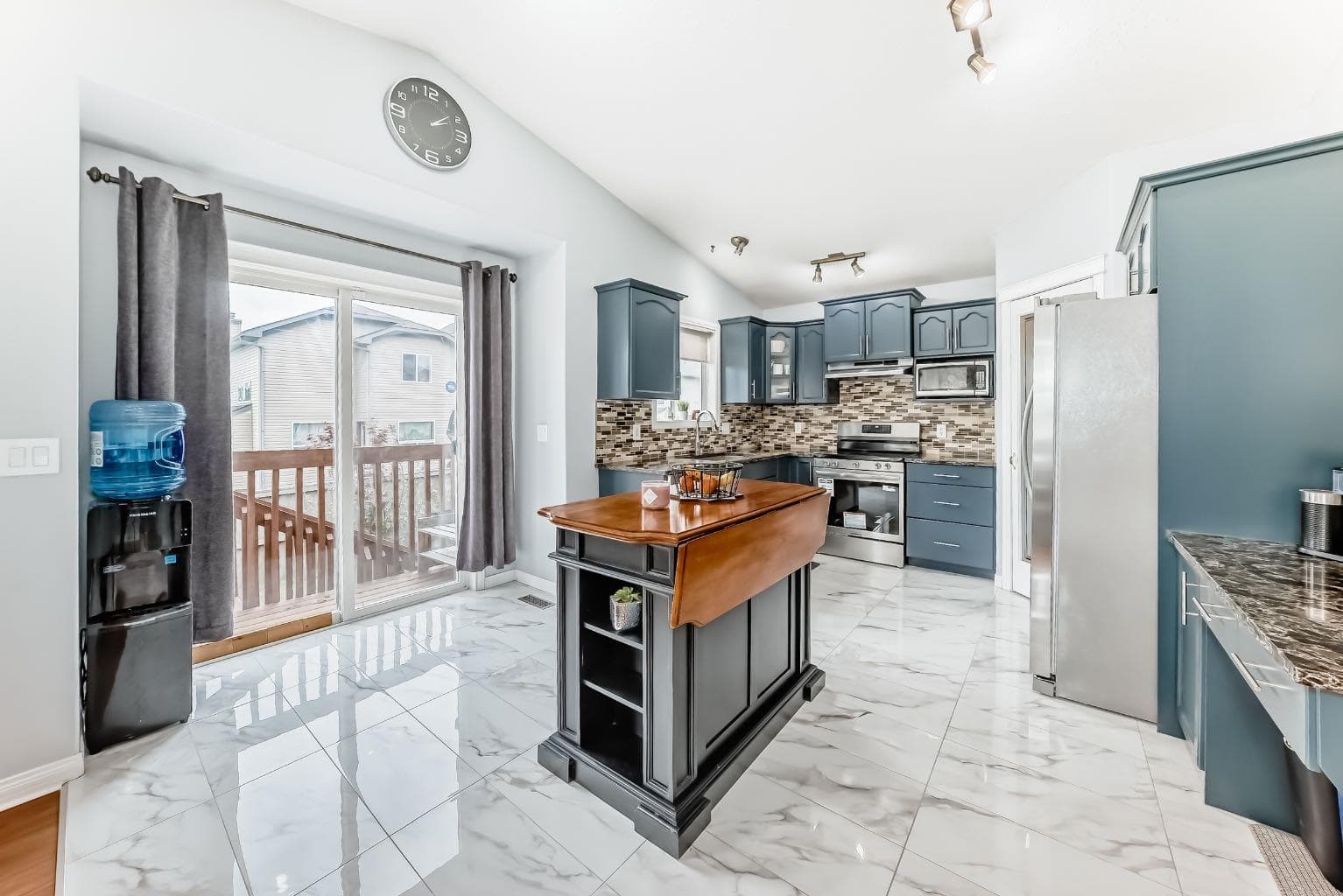 98 Canoe Square SW