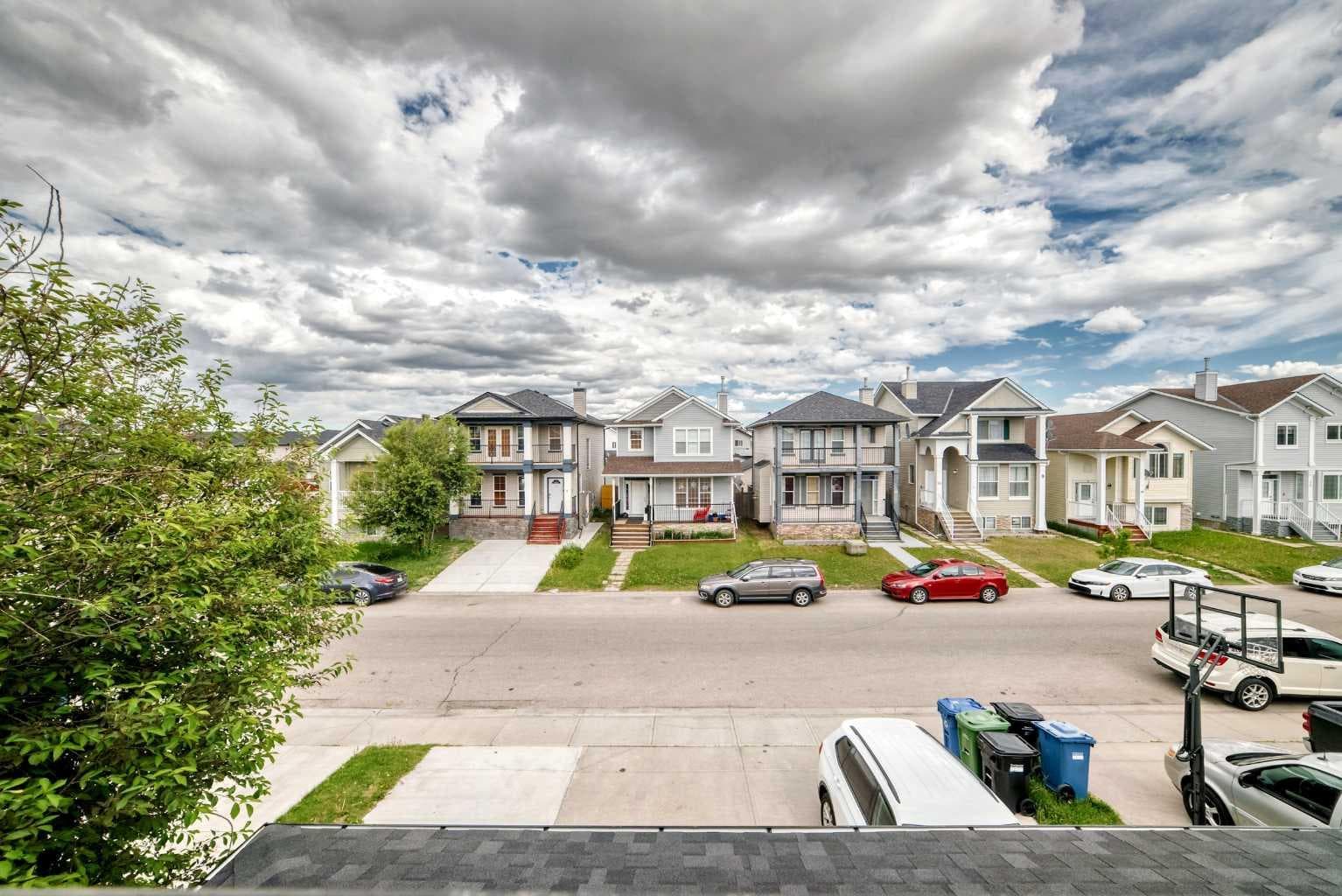 11 Taralake Way NE