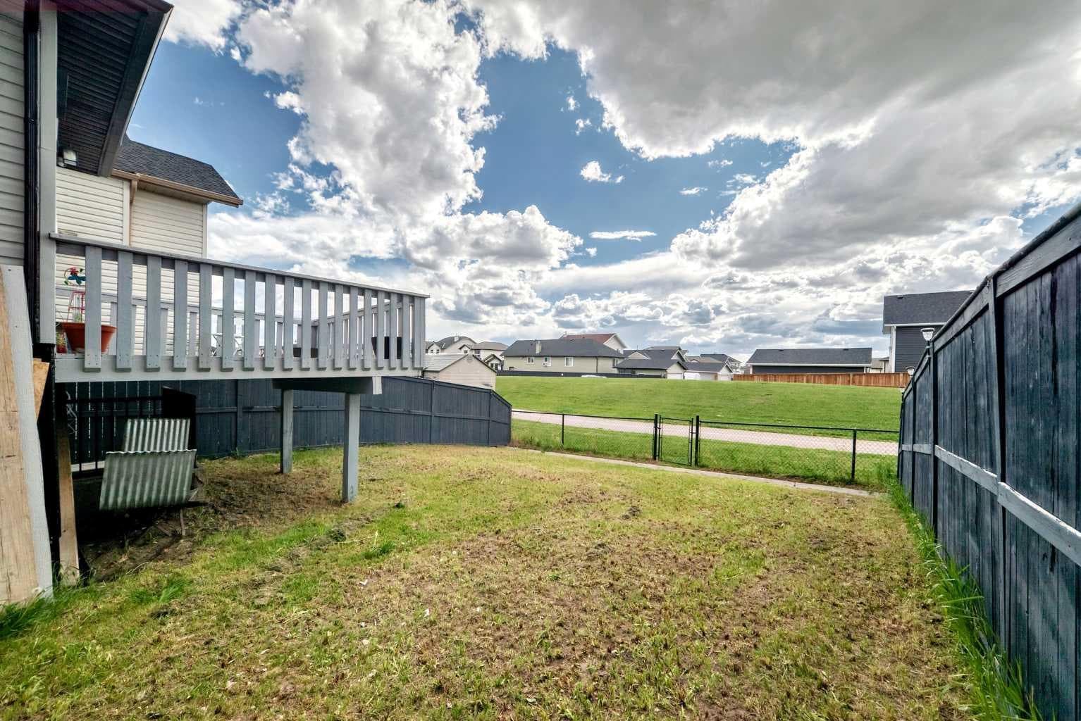 11 Taralake Way NE