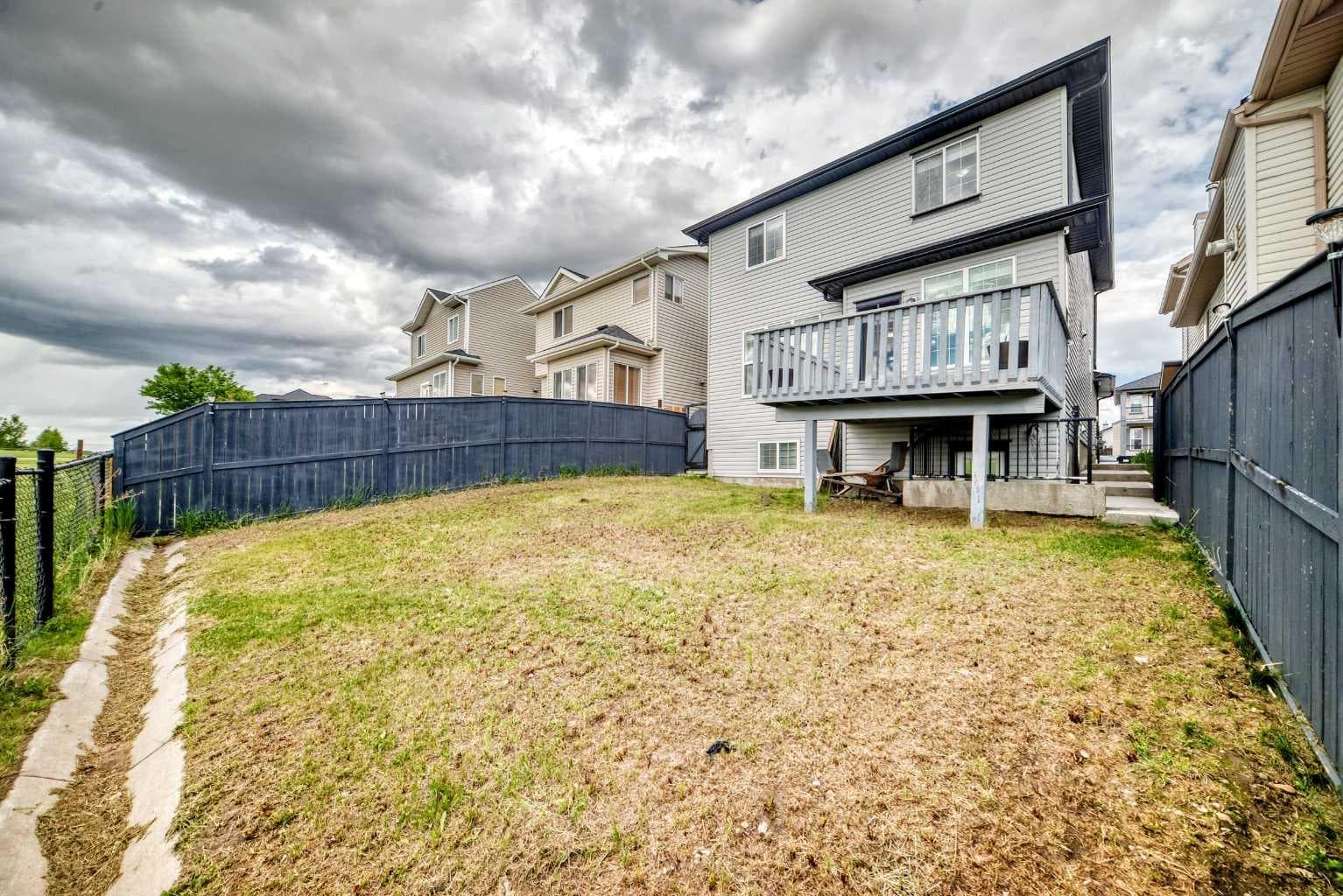 11 Taralake Way NE