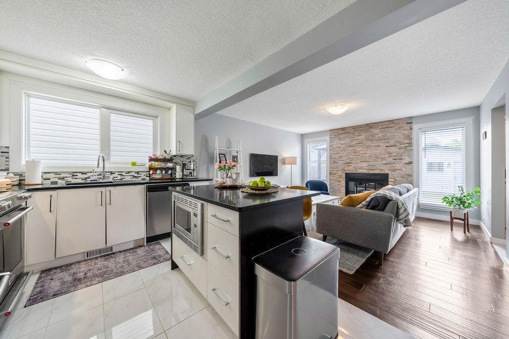 15 Woodmont Green SW