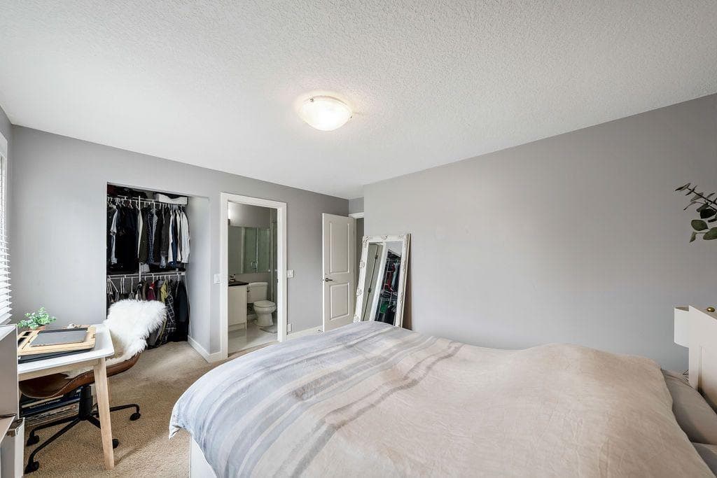 15 Woodmont Green SW
