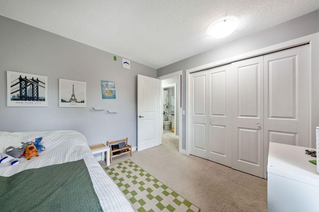 15 Woodmont Green SW