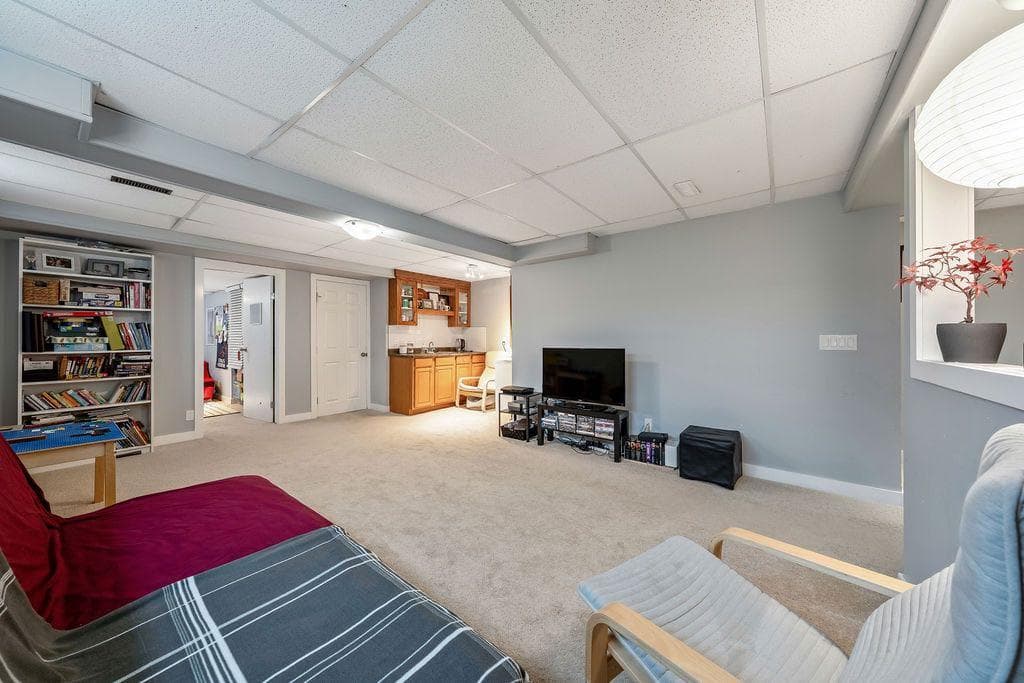15 Woodmont Green SW