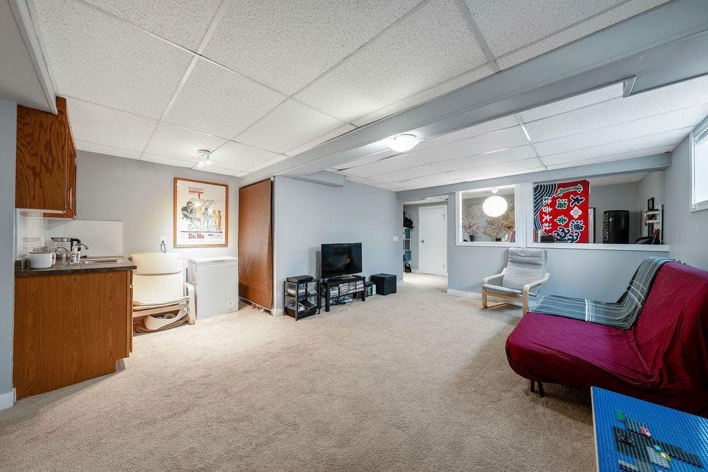 15 Woodmont Green SW