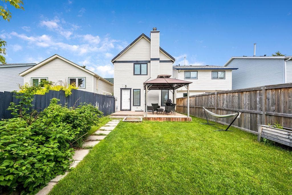 15 Woodmont Green SW