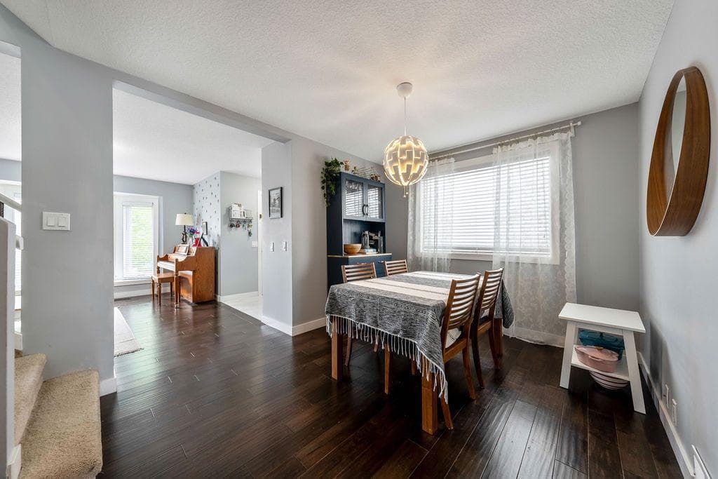 15 Woodmont Green SW
