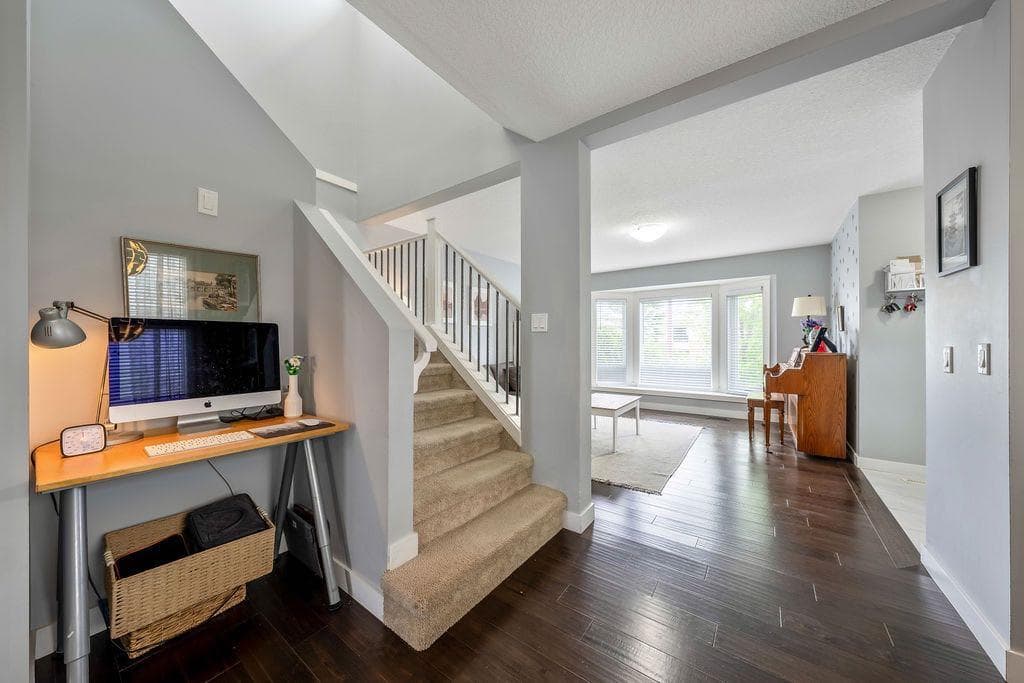 15 Woodmont Green SW