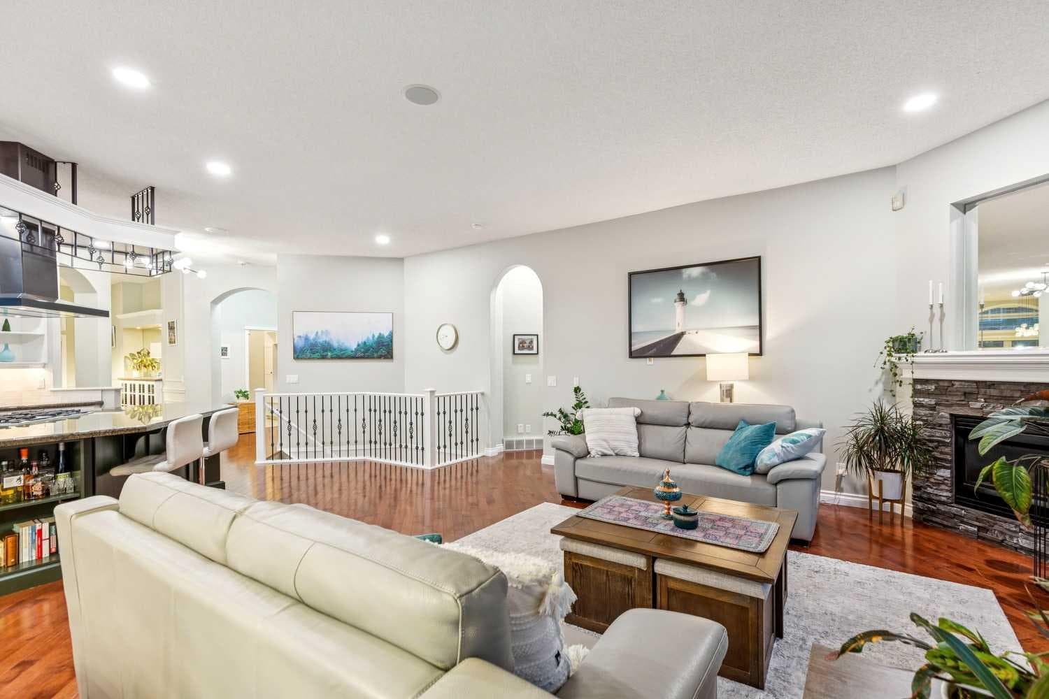5 Royal Crest Terrace NW