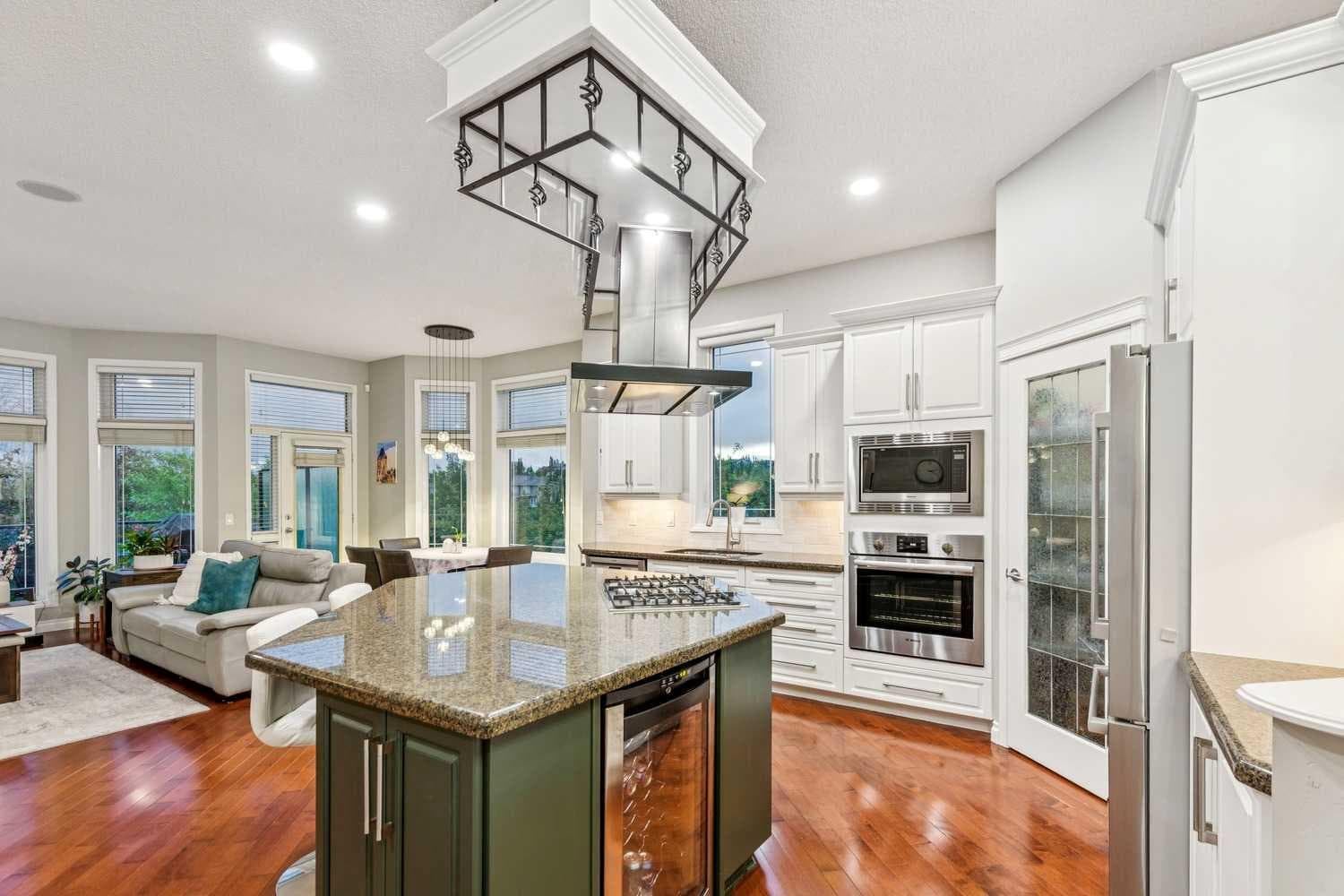 5 Royal Crest Terrace NW