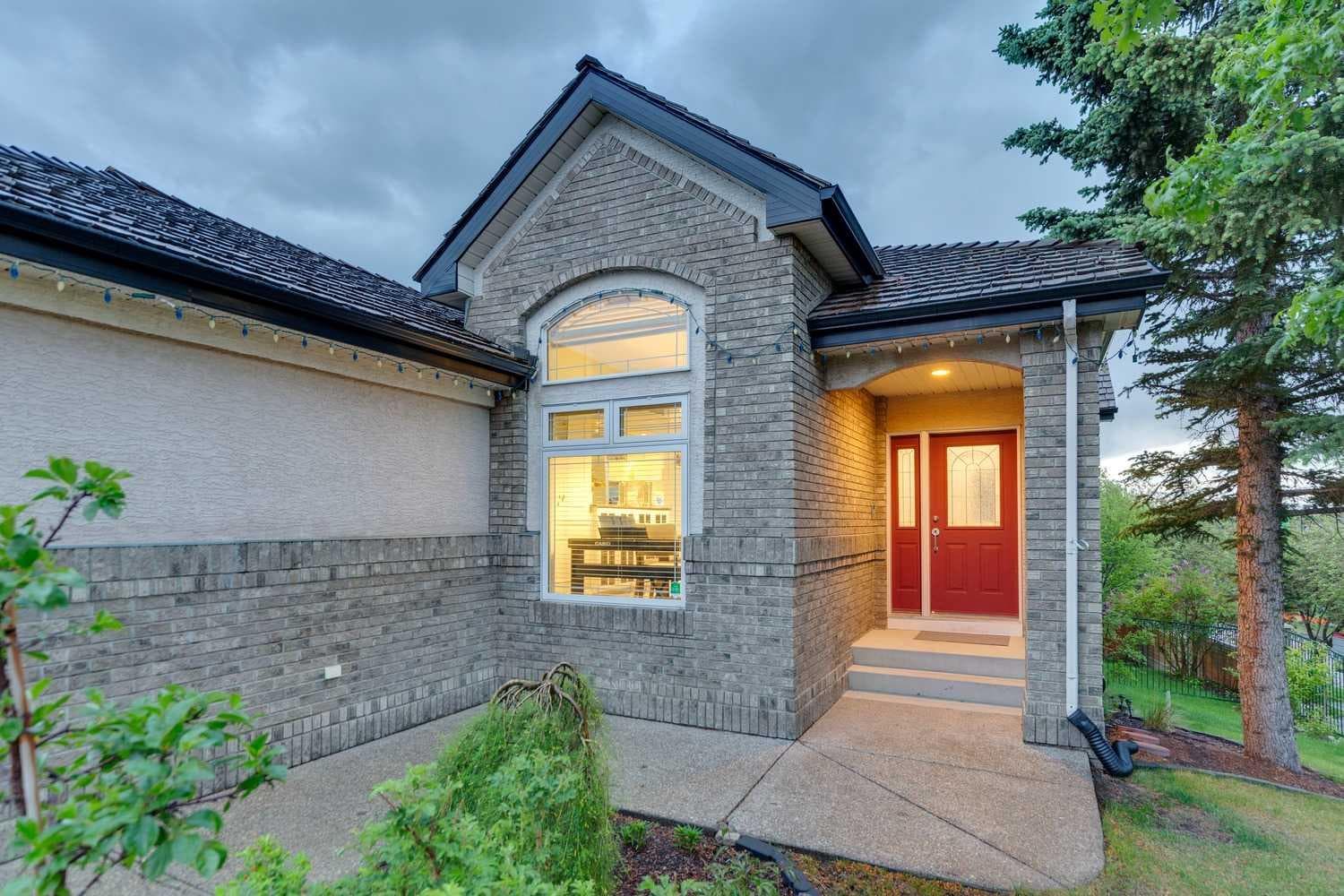 5 Royal Crest Terrace NW