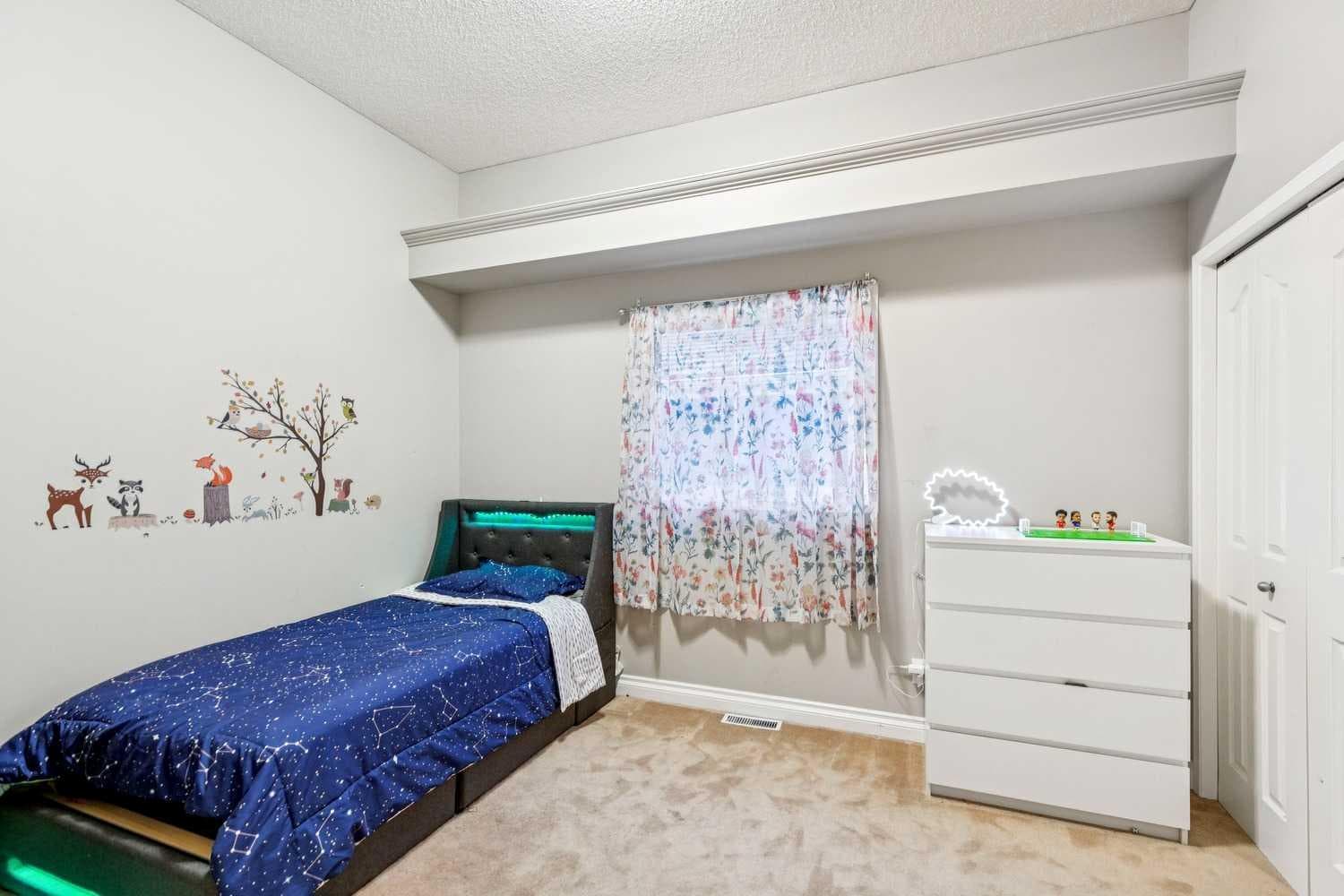 5 Royal Crest Terrace NW