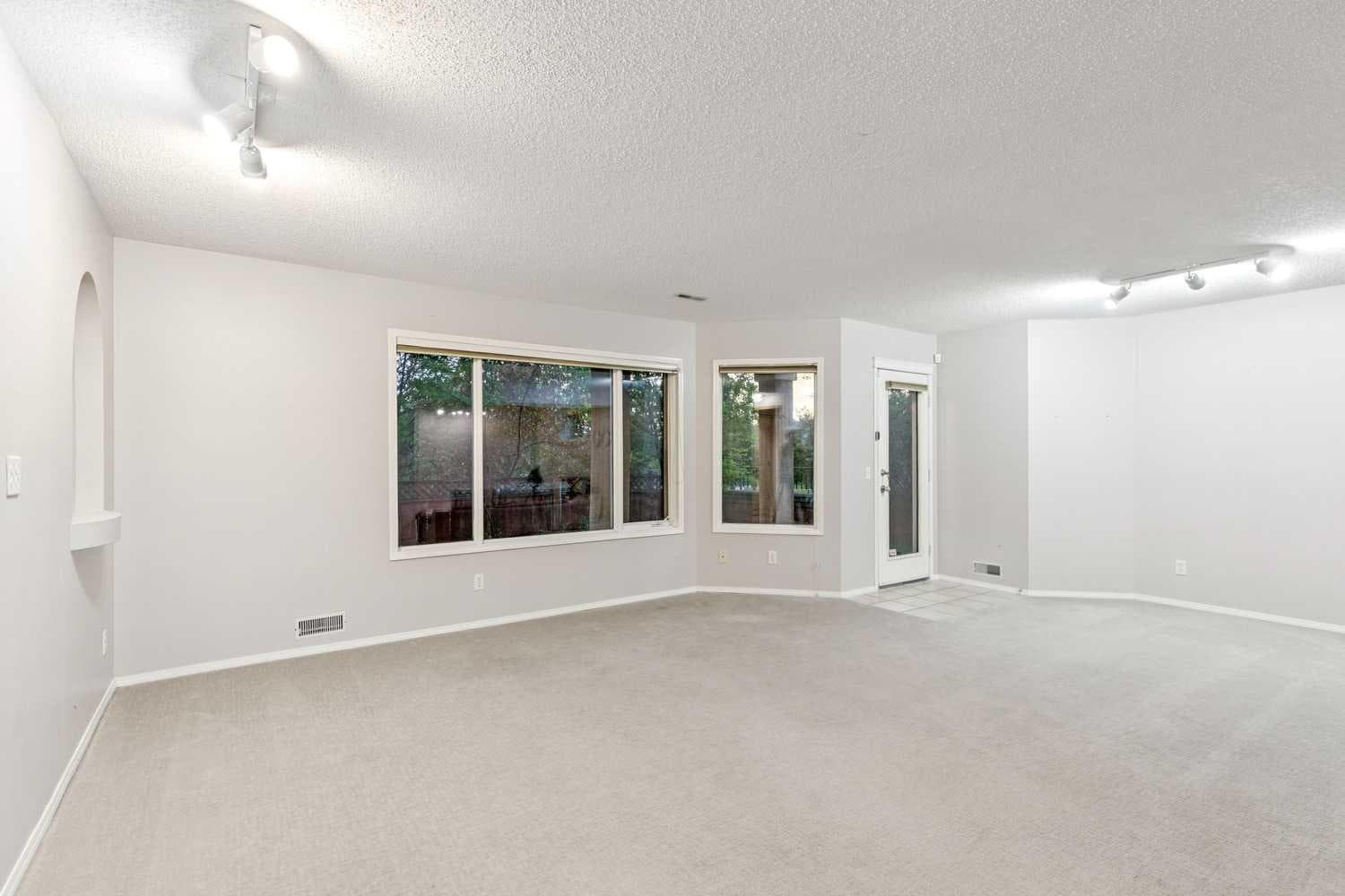 5 Royal Crest Terrace NW