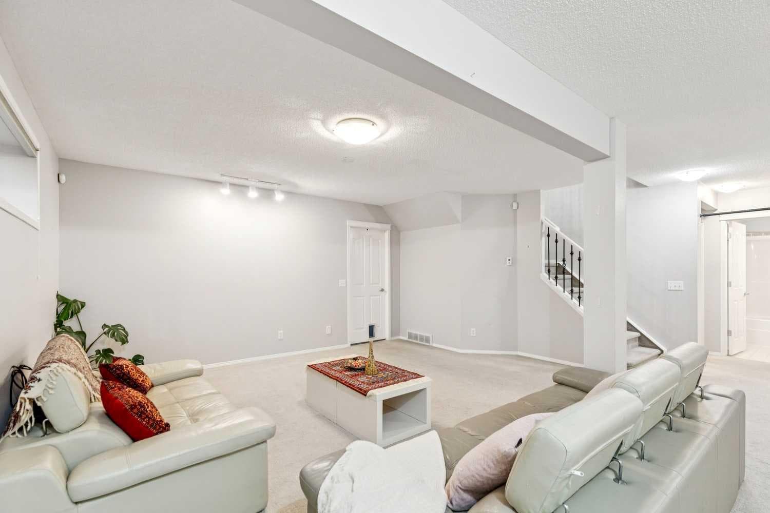 5 Royal Crest Terrace NW